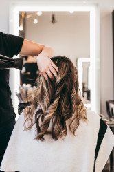 Avis sur un bon coiffeur pour cheveux frisés